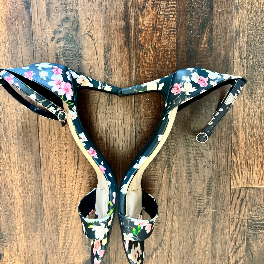 NWOT Kelly & Katie Black Floral Heels “Kirstie” - Picture 8 of 13